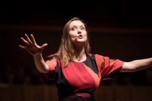 Animateur Rachel Leach speaks to the audience